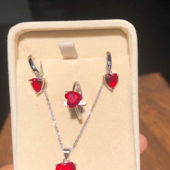 Gorgeous 1.5ct ruby heart crystal 925 stamped set - Picture 11 of 11